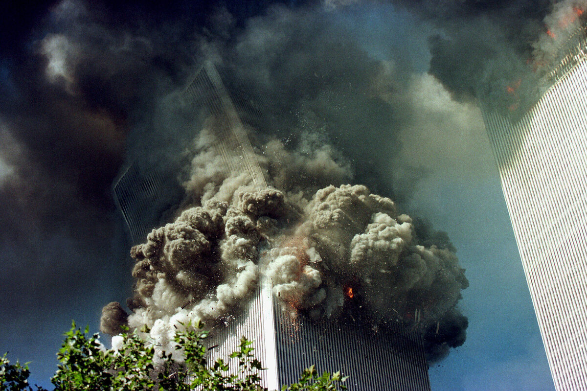 11 сентября башни год. 11 сентября башни год. Башни близнецы в нью-йорке 11 сентября. Башни втц 11 сентября 2001. 11 сентября башни год.