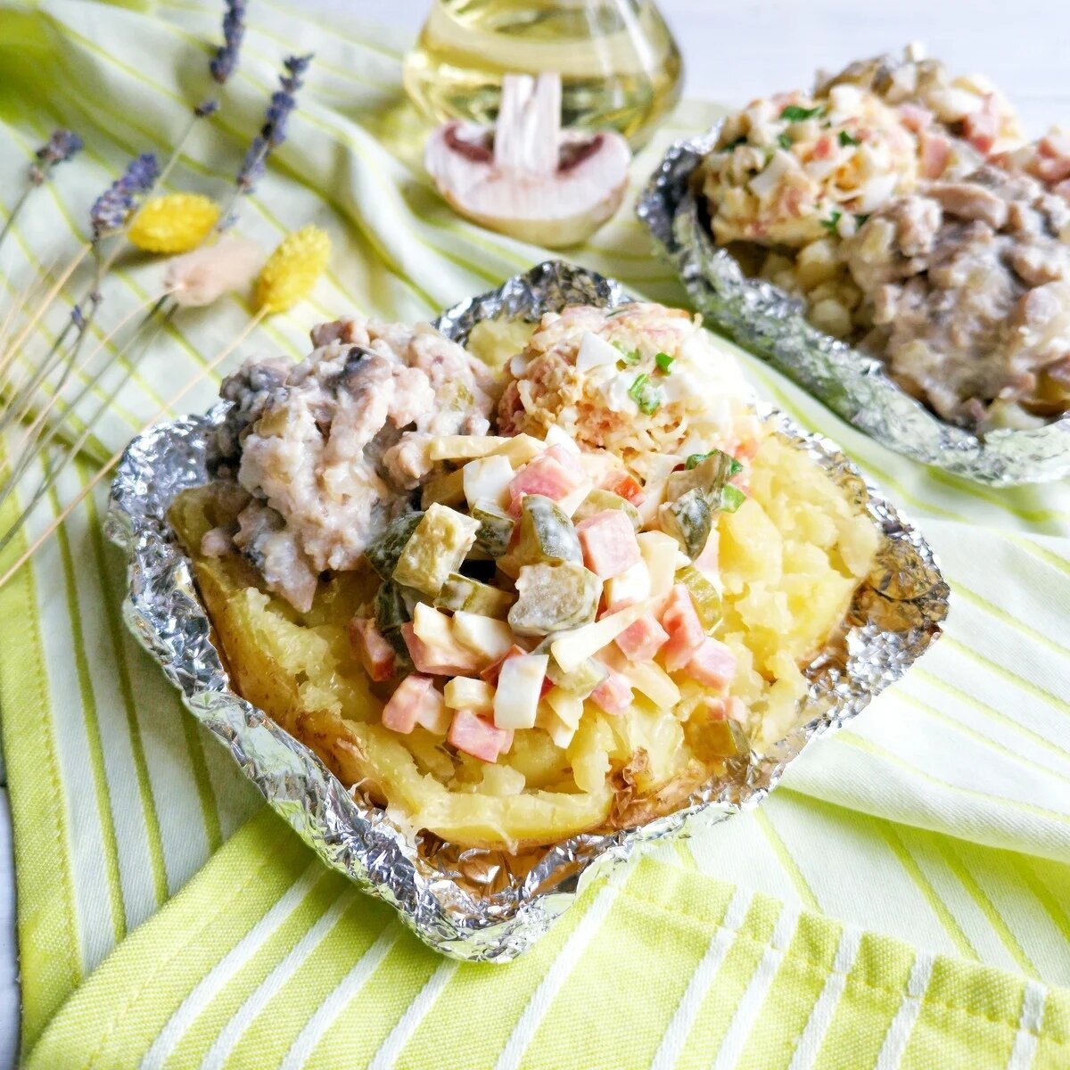 крошка картошка дома рецепт в фольге. крошка картошка с оливье. крошка картошка в духовке. крошка картошка рецепт начинки. начинка для крошка-картошка дома.