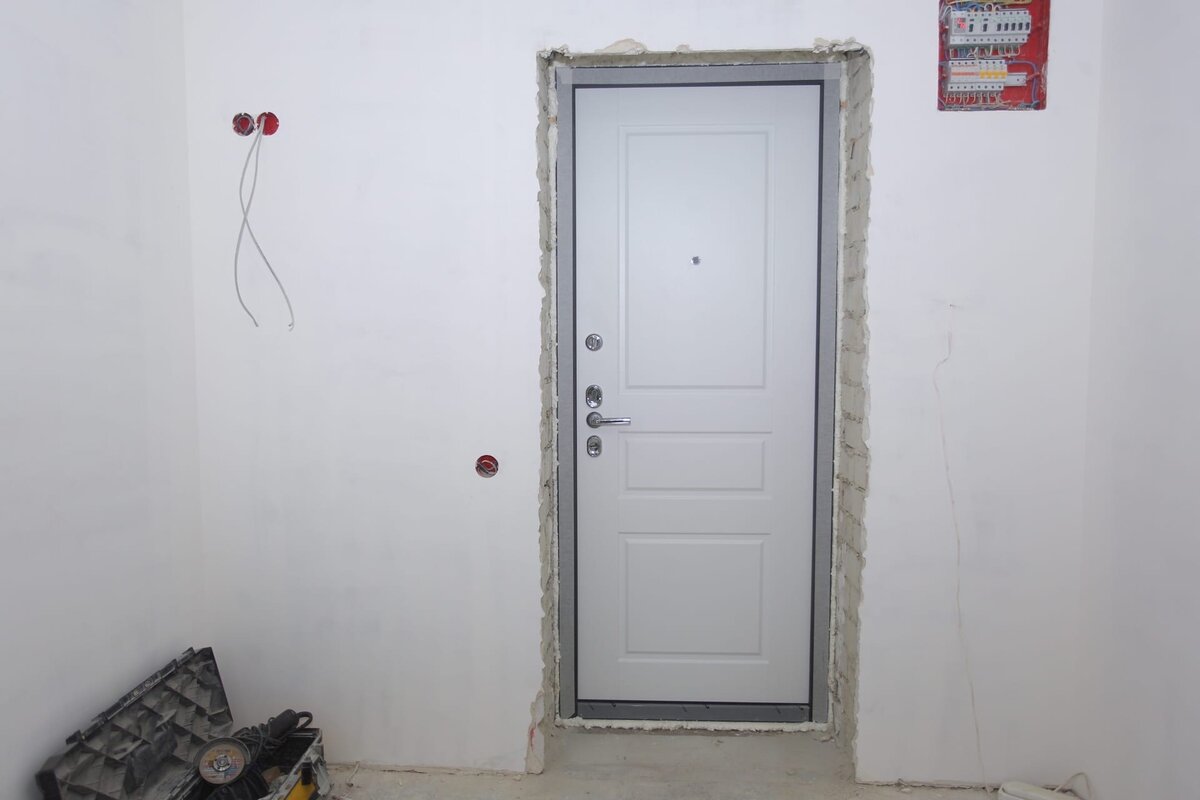Входная дверь Torex, установленная до ремонта
