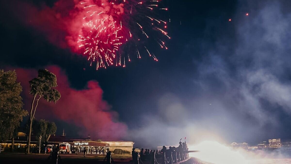    Салют в День ВМФ в Санкт-Петербурге© Фото : Правительство Санкт-Петербурга/Вконтакте