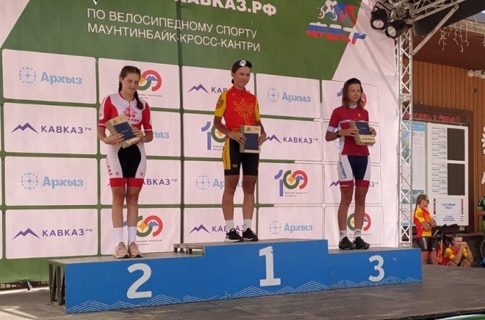     Елизавета Зевакина (справа). Фото из телеграм-канала Спорт48.