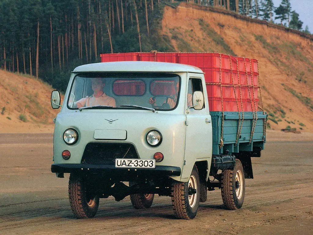 Авто уаз грузовой. УАЗ 452д бортовой. УАЗ 452 3303. УАЗ 3303 452д. УАЗ 452 3303 бортовой.