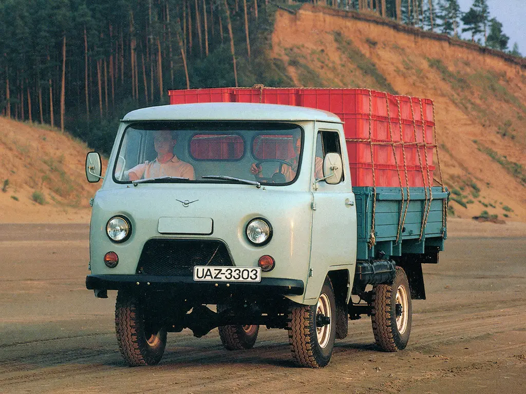 Uaz автомобили. УАЗ 452 головастик. УАЗ 3303 452д. УАЗ 452 бортовой. УАЗ 452 3303 бортовой.