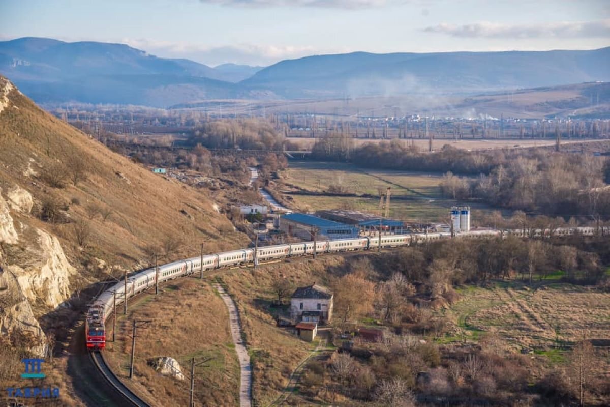 Поезд «Таврия» в Крыму / Фото: «Гранд Сервис Экспресс» 