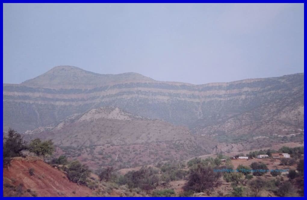 полосатые и разноцветные горы Атласа