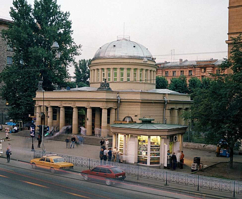 Метро автово фото снаружи
