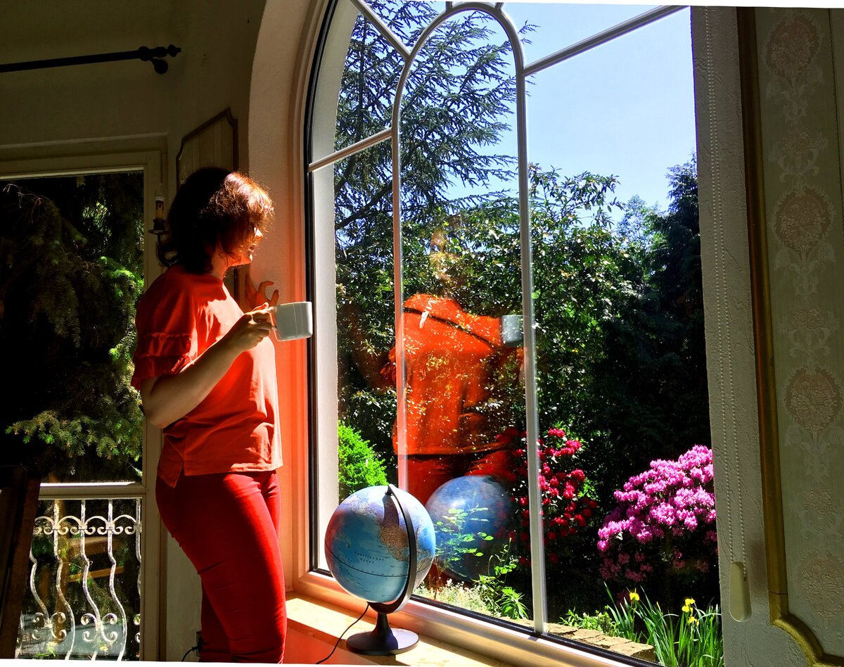 Завтрак в отеле. Вид на сад.