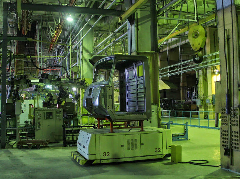 

Здесь складываются капоты.