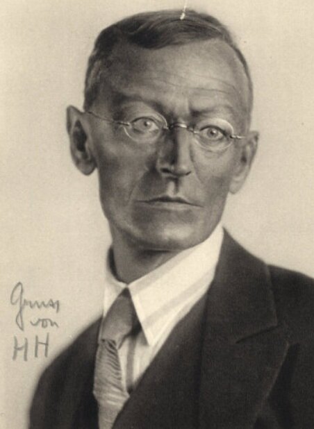 ресурс:https://upload.wikimedia.org/wikipedia/commons/0/0a/Hermann_Hesse_Autograph_Photo_Gret_Widmann.jpeg