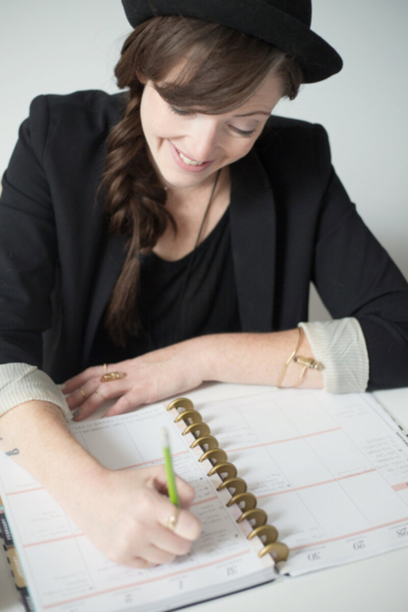 https://cdn.stocksnap.io/img-thumbs/960w/writing-female_4NWLQDL9R7.jpg