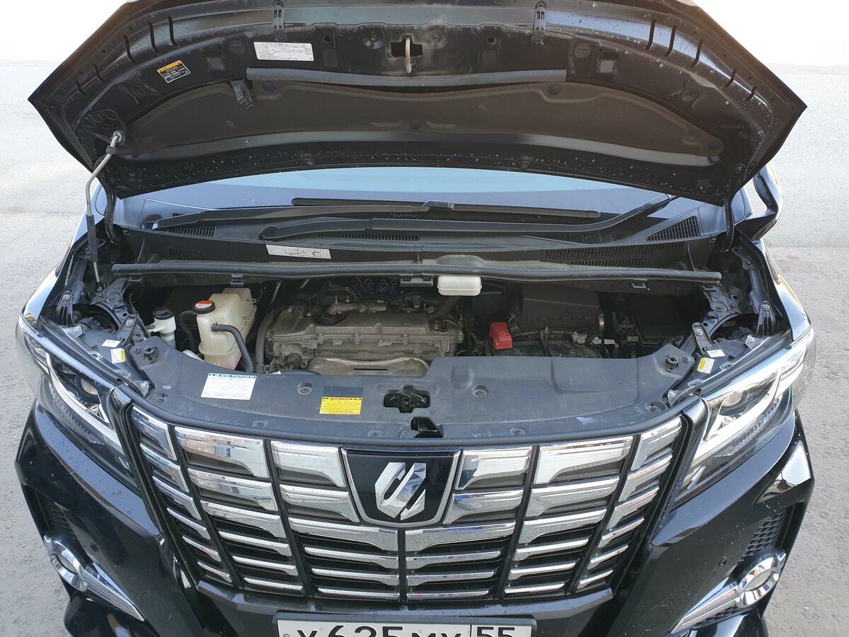 Узкий капот - риск застрять навсегда.