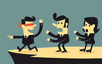 Да, на бирже полно разнообразных автоматических инструментов для анализирования рынка, но нельзя доверять им в слепую. Составляйте собственный прогноз, а различные индикаторы и другие вещи, применяйте только для того, чтобы удостовериться в своей правоте. Компьютерные инструменты не всегда улавливают важные мелочи, не замечают реальных изменений на рынке. Только благодаря самостоятельному скрупулезному анализу, вы сможете избежать проблем с потерей депозита.