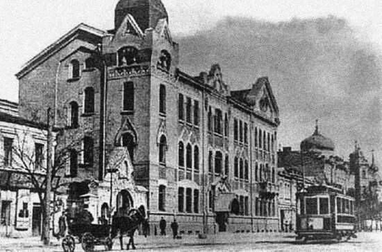 Здание первого банка