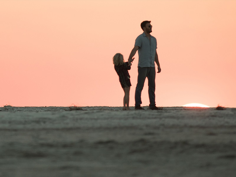 Фрэнк Адлер живет в прибрежном городке во Флориде и воспитывает в одиночку свою необычайно одаренную племянницу Мэри. Но планы парня о спокойной школьной жизни для девочки рушатся, когда о математических способностях ребенка узнает грозная мать Фрэнка Эвелин. У бабушки свои представления о будущем внучки, и ради этого она готова даже разлучить Мэри с Фрэнком.