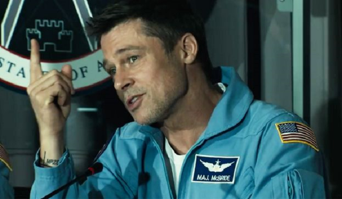 Брэд Питт в роли астронавта 