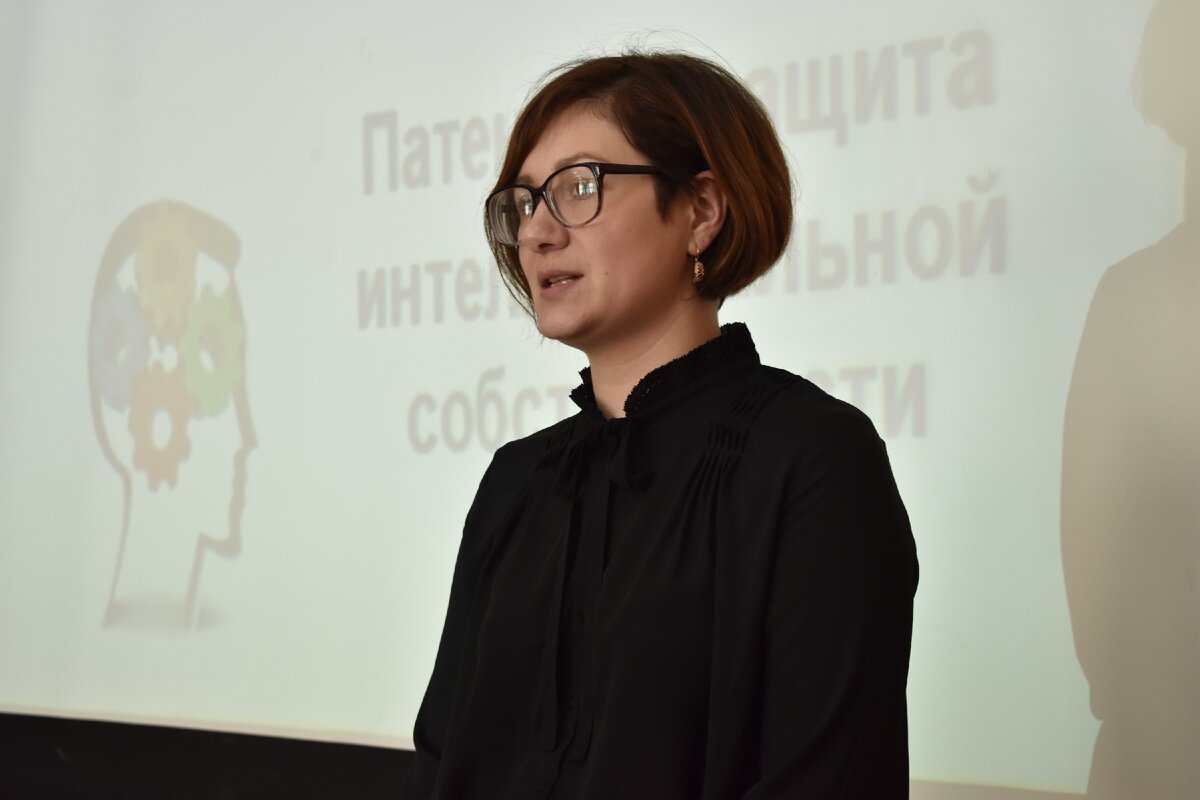 Генеральный директор Курганской региональной общественной организации "Ассоциация поддержки библиотечно-инфолрмационной деятельности", заместитель директора Курганской областной универсальной научной библиотеки им. А. К. Югова по проектной деятельности и развитию Мария Александровна Колчеданцева.