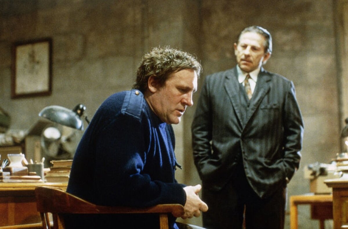 Кадр из фильма "Простая формальность" (1994)