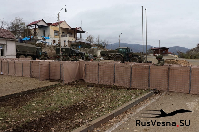 Российские миротворцы строят блокпост с использованием габионов. Фото канала https://t.me/RVvoenkor