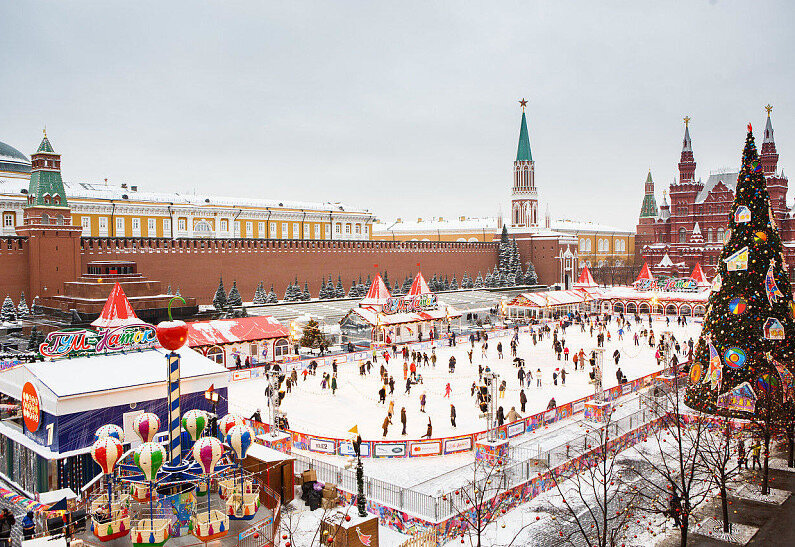 ГУМ каток днём