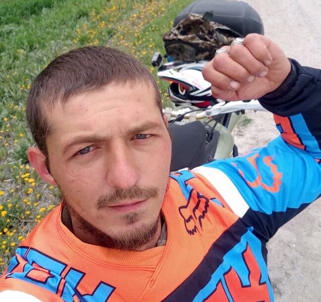 Петр всегда помогает ребятне 