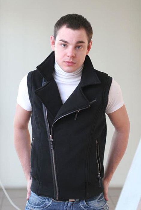 Источник-https://www.kino-teatr.ru/kino/acter/m/ros/4760/foto/326485/