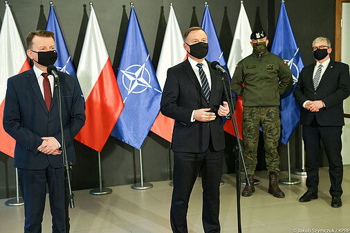 Анджей Дуда (в центре) и Мариуш Блащак (слева) подводят итоги учений "Зима-2020"