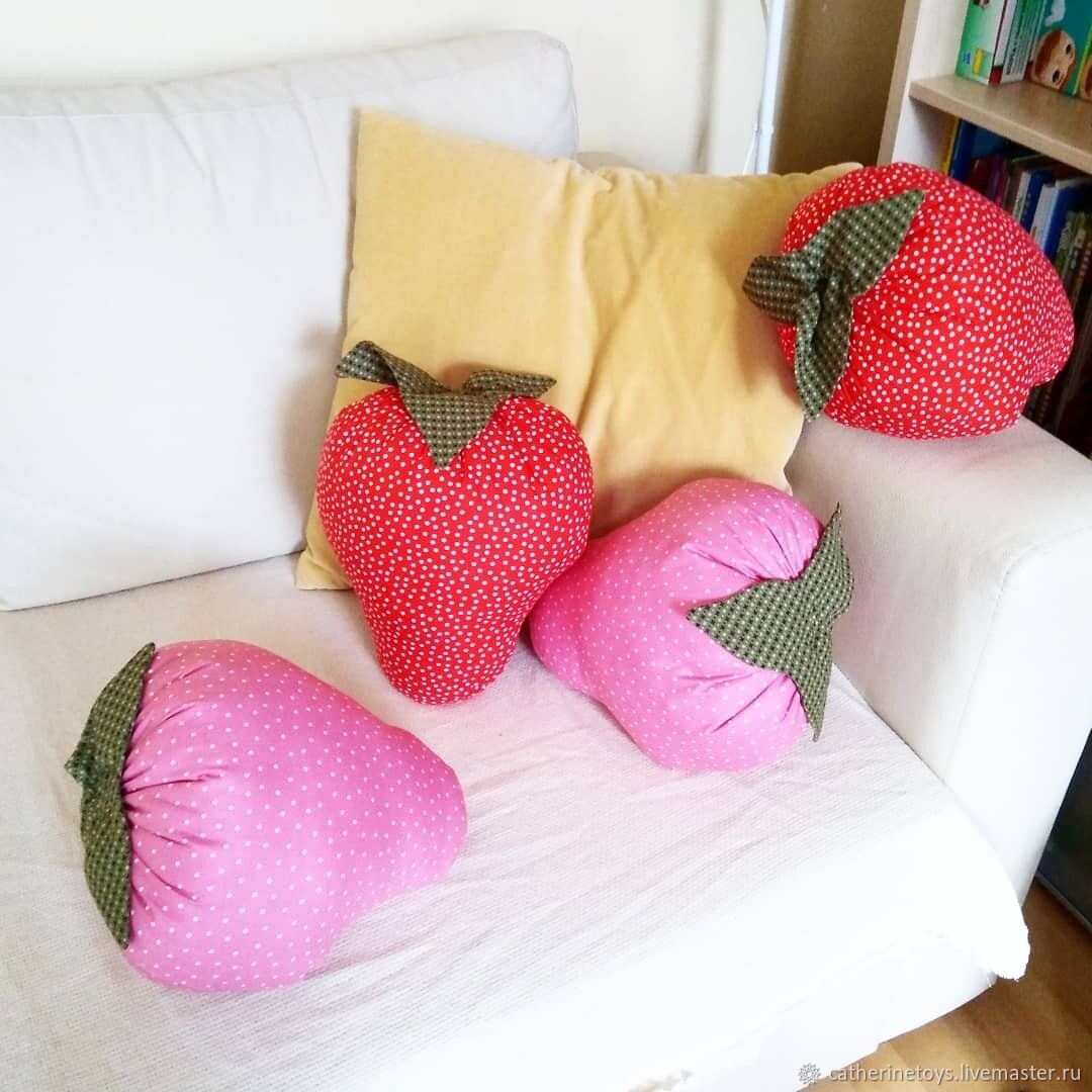 Подушки в виде фруктов и ягод - очень аппетитно =)