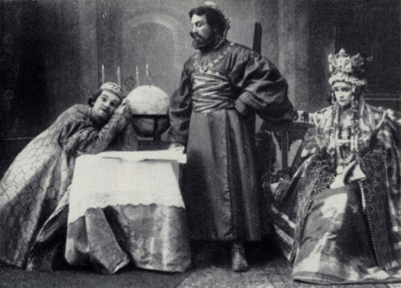 Сцена из спектакля  МХАТ "Царь Федор Иоаннович"