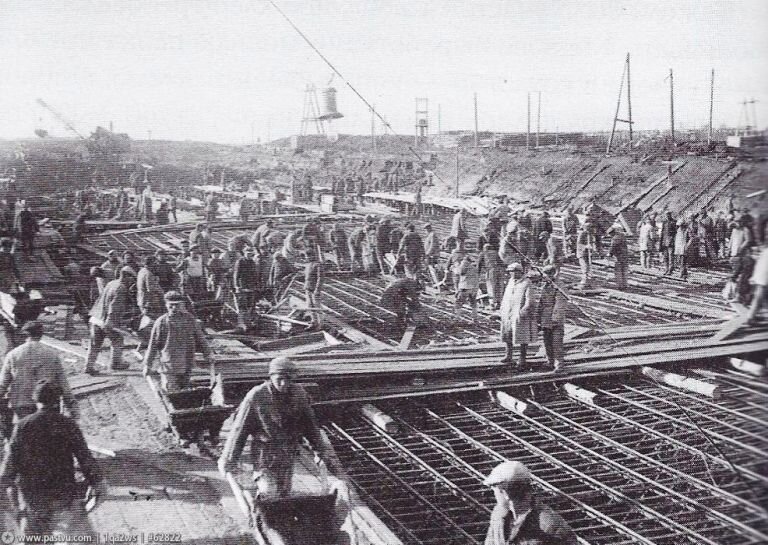 Заключенные Дмитлага на строительстве Канала им. Москвы