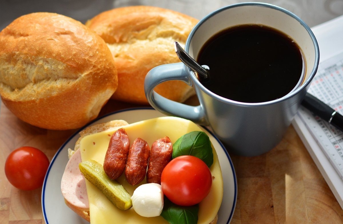 Кроме кофе и чая: с какого напитка лучше всего начинать утро?