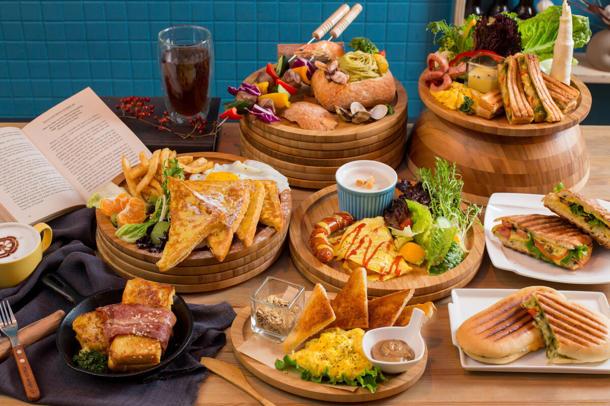 Обилие вредной и соблазняющей еды. 