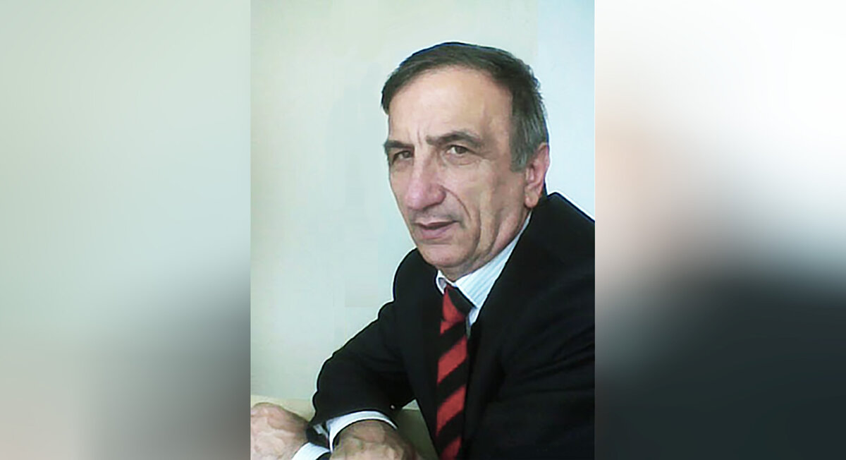 Кульбужев Магомед Аббасович - декан филологического факультета Ингушского государственного университета, доцент, кандидат филологических наук, Почетный работник высшего профессионального образования РФ.