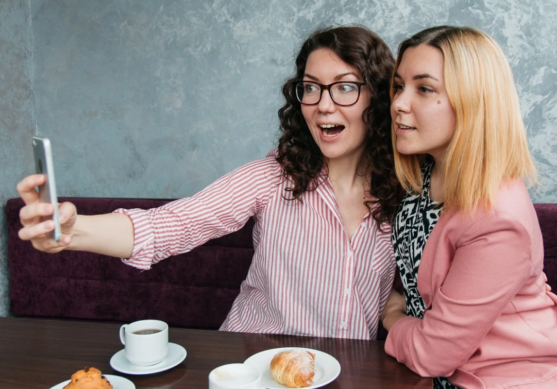 "У каждой девушки должна быть некрасивая подруга"