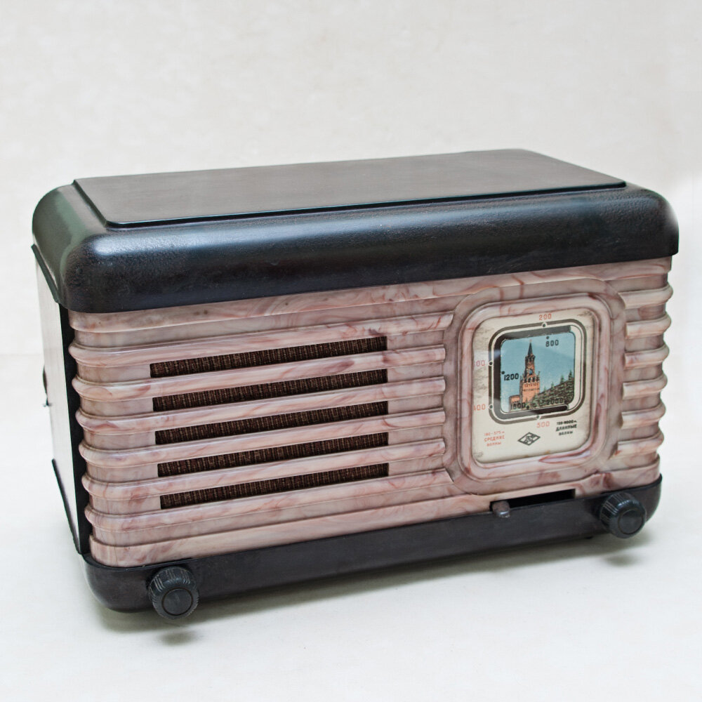 Радио уже нигде не встретишь. Фото: из открытых Интернет-источников