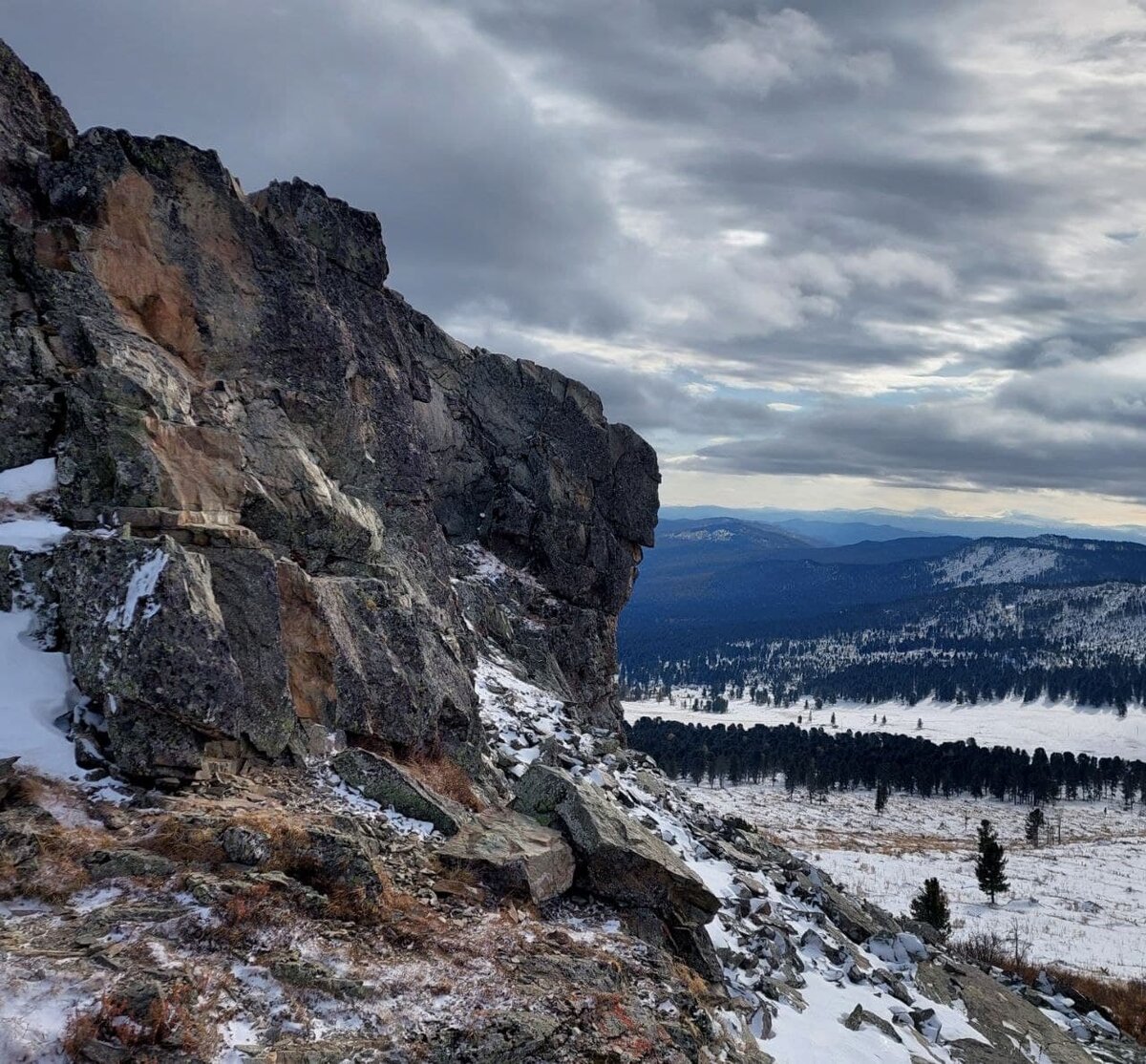 "Профиль Высоцкого" на вершине горы Тияхта⠀