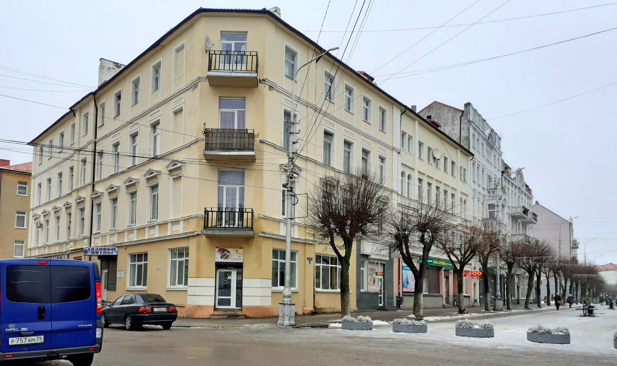 Такой планировки я еще не видела. Показываю 2-комнатную в доме 1880-х,  восстановленном после войны (Калининградская обл.) | Не усложняя жизнь.  Туры по Калининградской области | Дзен