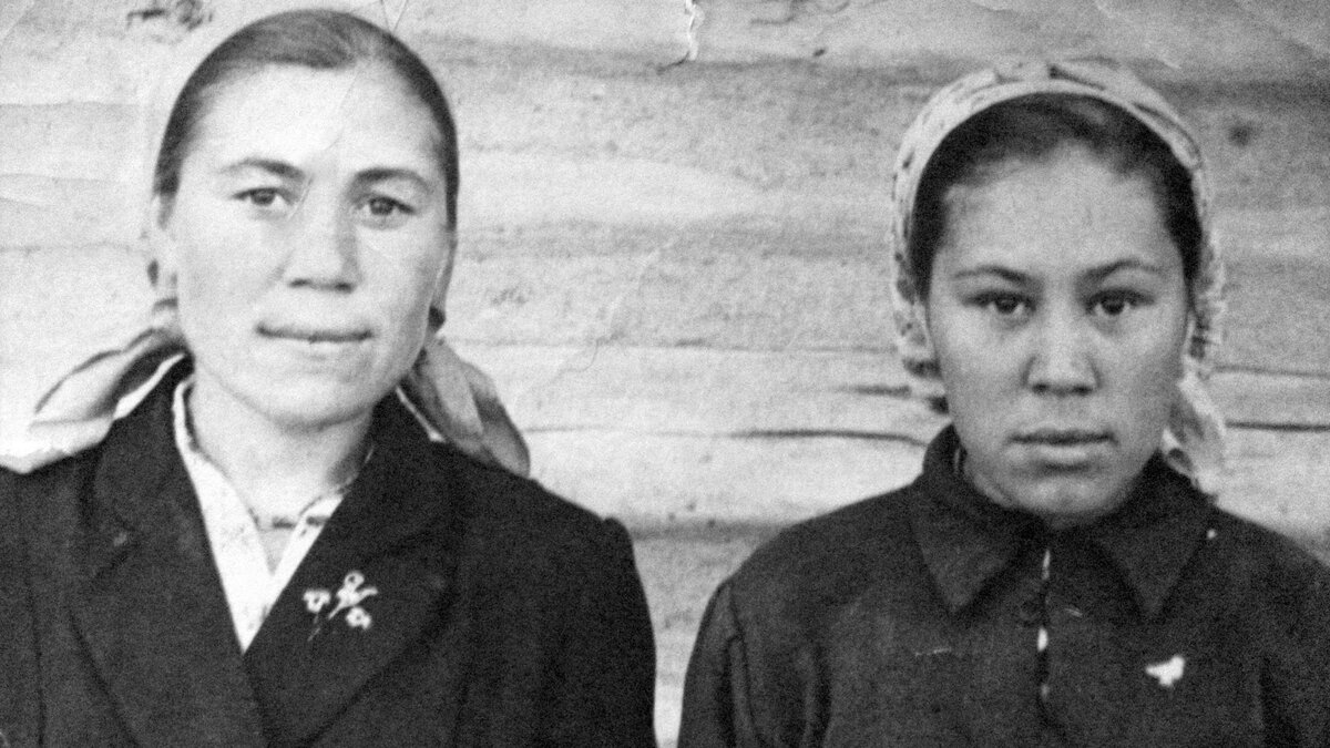 Моя бабушка (справа) и ее сестра, примерно 1950-е