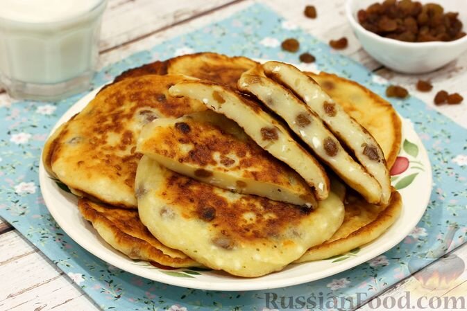 творог, яйцо, молоко, изюм, сахар, мука, разрыхлитель, масло сливочное, масло растительное, соль