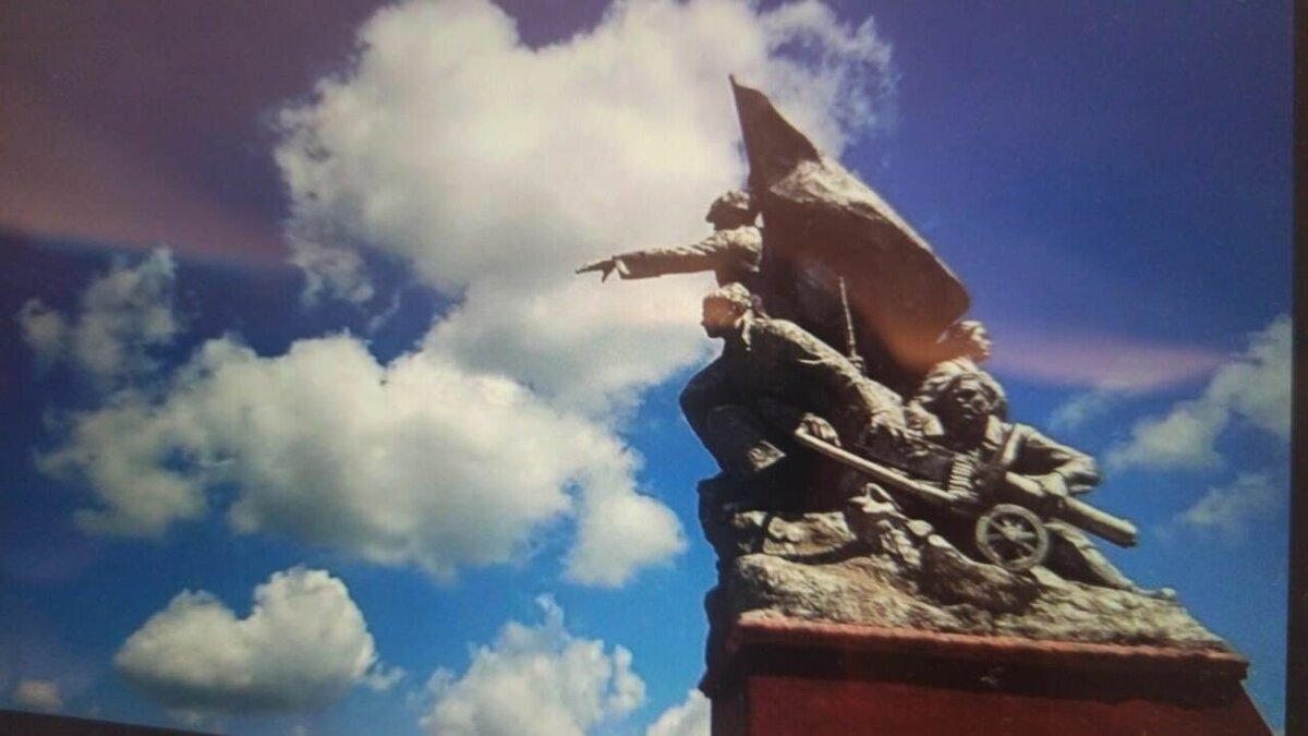     Обновлённый памятник «Штурмовые ночи Спасска», посвящённый героям Гражданской войны и установленный на вокзале Спасска-Дальнего в Приморье, получил «справку», подтверждающую его культурную ценность.