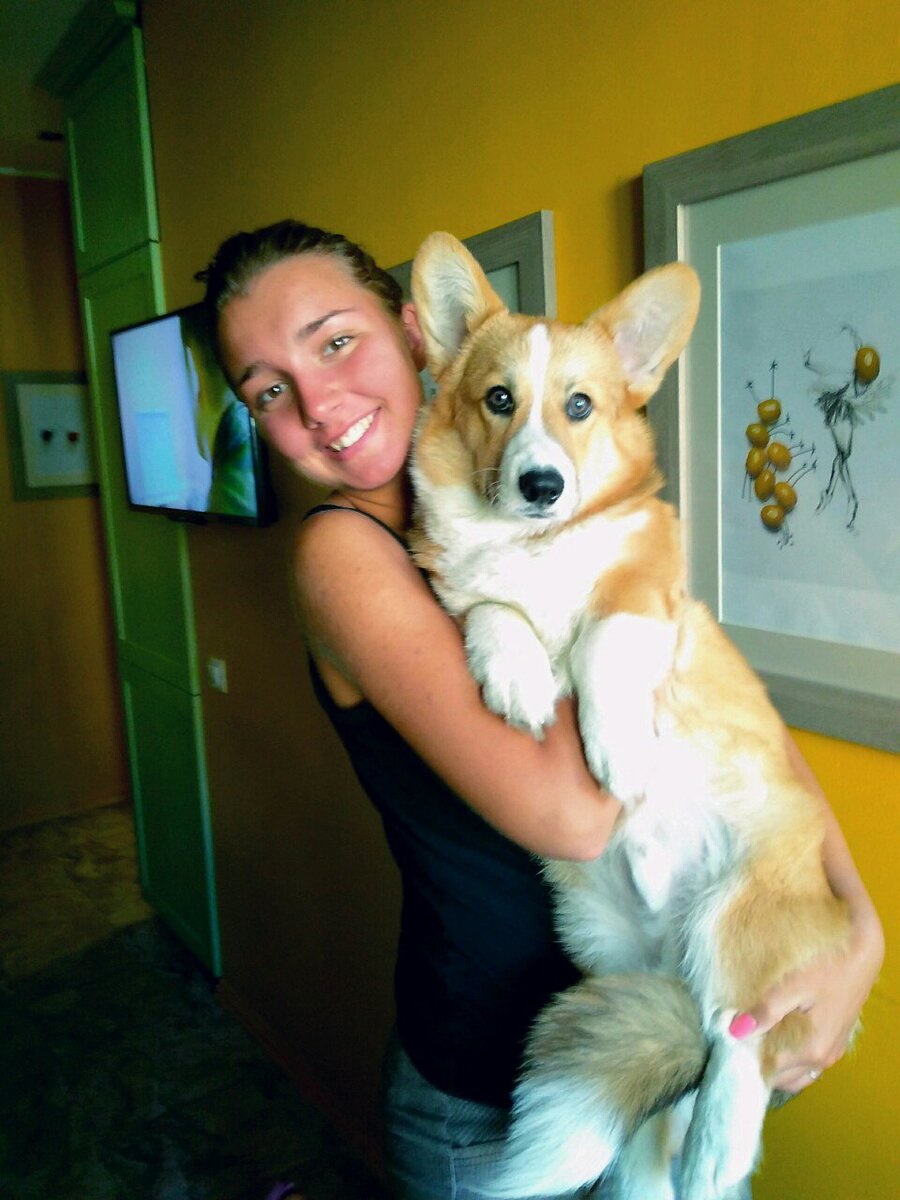 к нам пришла студентка — ветеринар и не могла устоять перед искушением сфотографироваться вместе с Дарвином