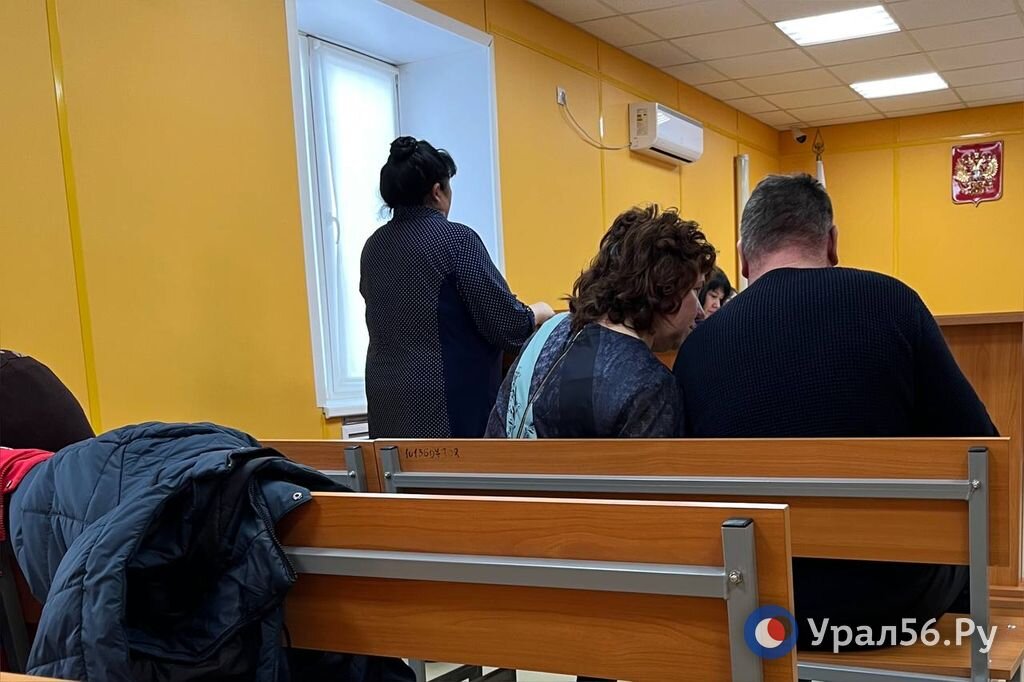    «Пошла одышка, я чуть не умерла»: В Орске перед судом предстали супруги, обвиняемые в массовом отравлении алкоголем в 2021 году