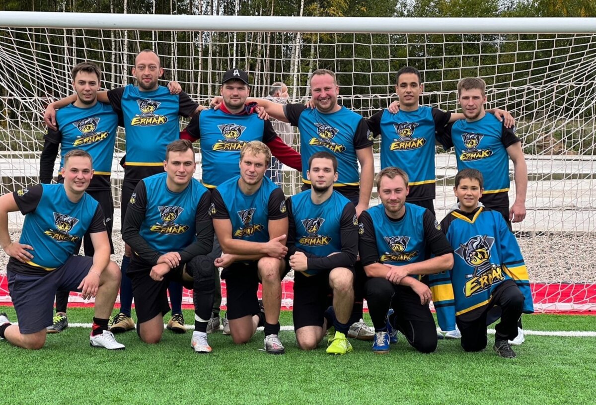 дети играют в футбол. фк рома лига чемпионов. детский футбол. футбольная команда схт. барселона команда 2010.