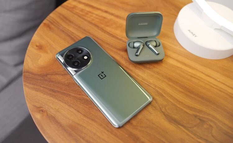    OnePlus 11 можно полюбить за то, что у него внутри