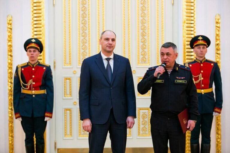    Денис Паслер передал награды и медали Минобороны РФ бойцам Росгвардии и военным Оренбуржья Андрей Севостьянов