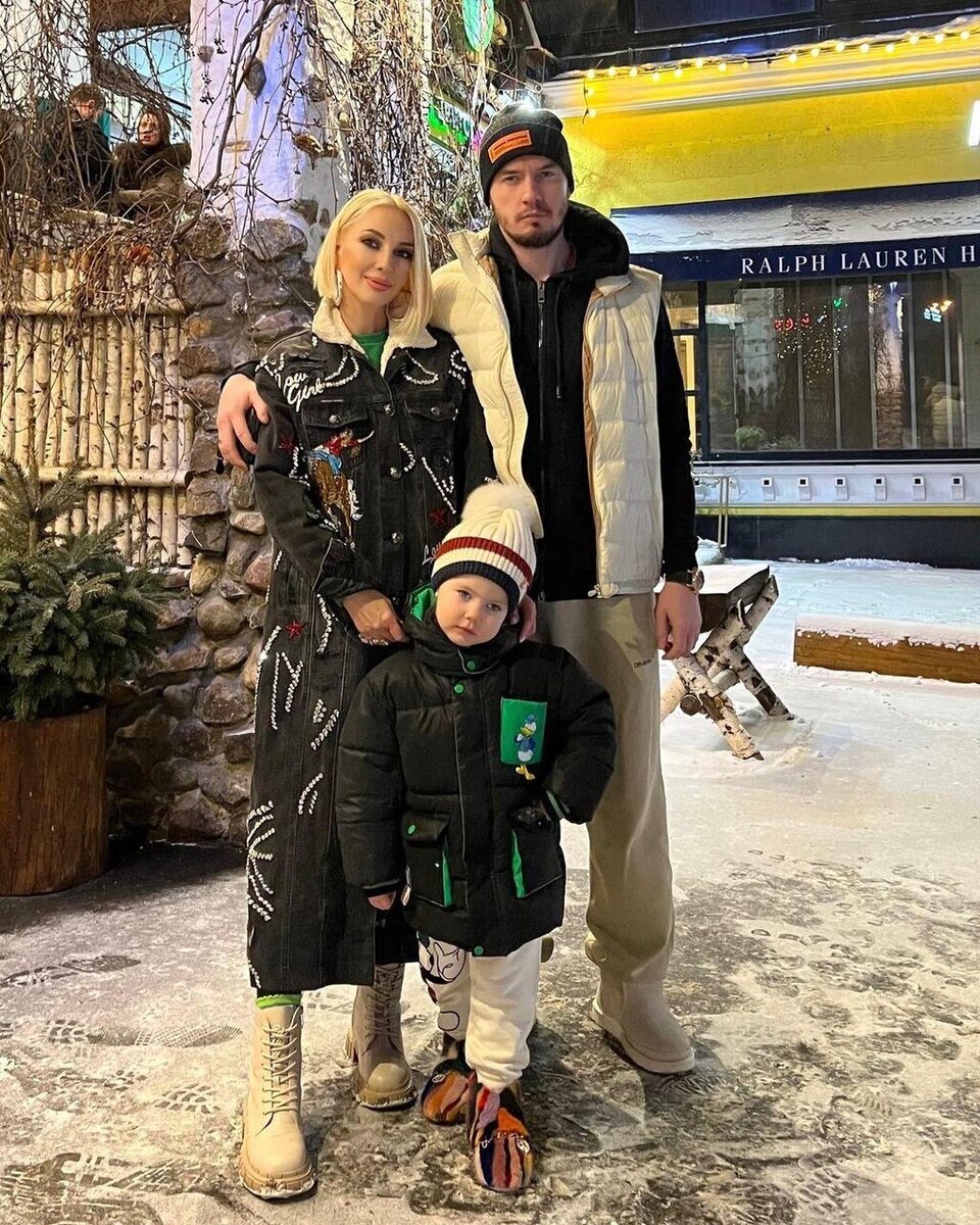    Лера Кудрявцева с Игорем Макаровым и дочерью