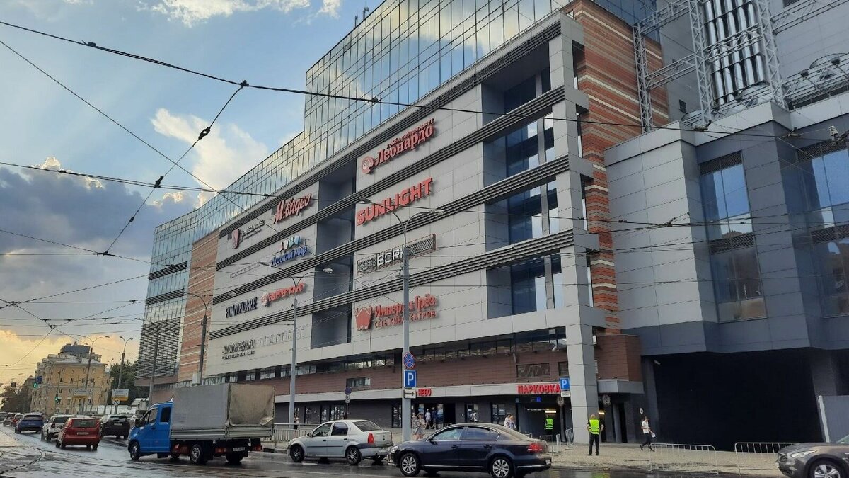     Эвакуация вновь прошла в нижегородском ТРК «Небо» 11 марта. Из здания было выведено 2500 человек, в том числе 150 детей. Об этом рассказали в пресс-службе ГУ МЧС России по региону.