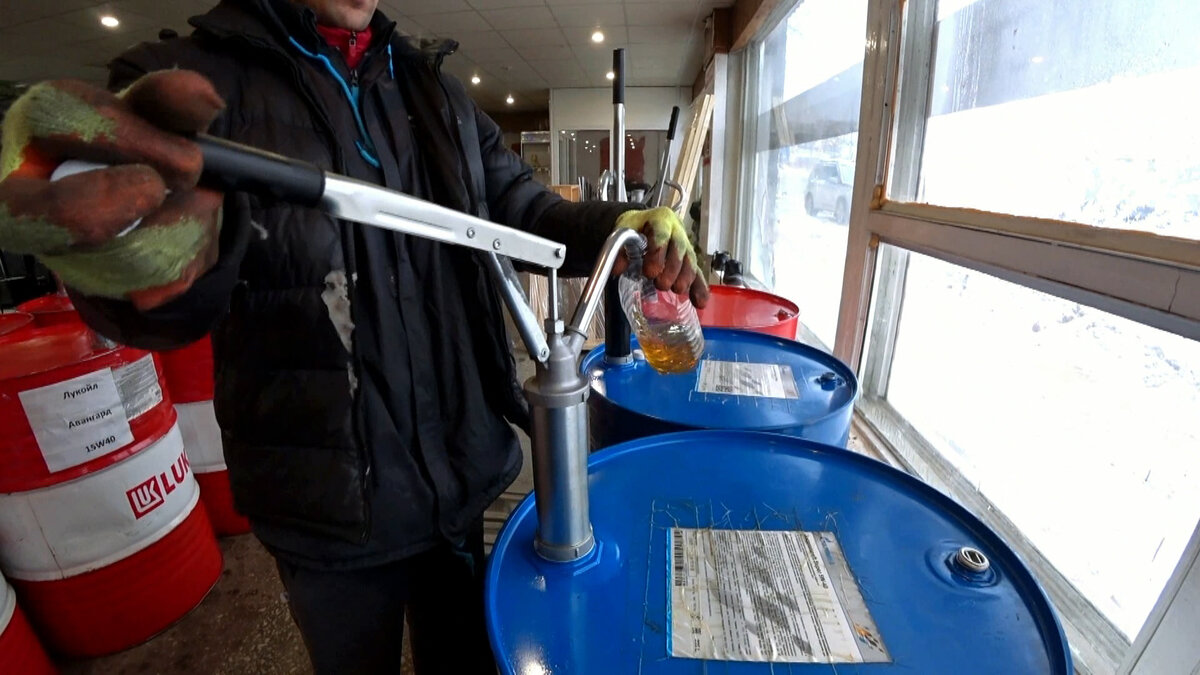 Выяснили какое лучше масло в канистре или разливное. | Denis МЕХАНИК | Дзен