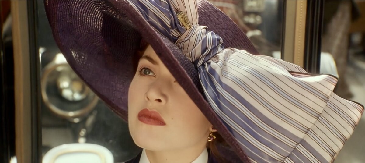 Неподражаемая Кейт Уинслет в образе Розы Дьюитт Бьюкейтер (кадр из фильма)