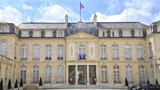    СМИ: в Елисейский дворец доставили письмо с человеческим пальцем Анна Белая