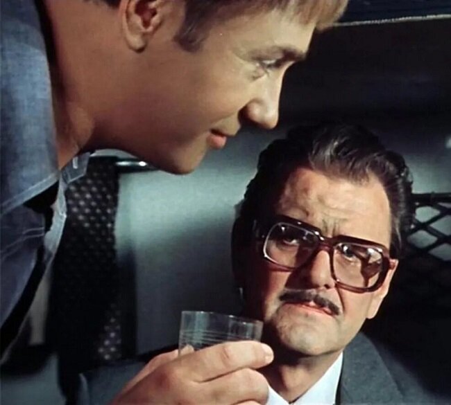 Кадр из фильма «Мы, нижеподписавшиеся» (1981). Скриншот.